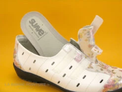 Suave LONDON 8017PT Spring White - Chaussure à Scratches Blanche Et Fleurie 13 Suave LONDON 8017PT Spring White - Chaussure à Scratches Blanche Et Fleurie -Magasin De Chaussures cd24607c73b9e66c561f35ea11d5d5ef img 4238.jpg 176659